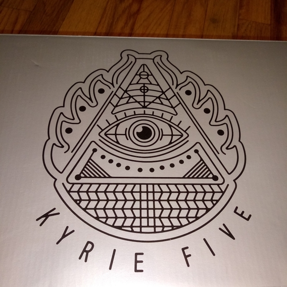 Nike Kyrie 5 spongebob(squidward)